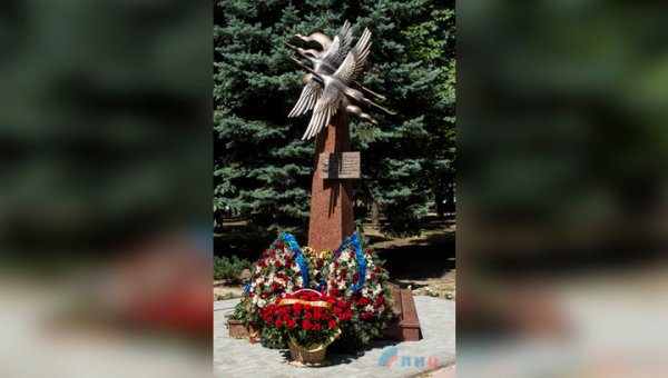 В Луганске открыли памятник погибшим журналистам - «Новости дня»