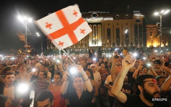В Тбилиси освободили полсотни задержанных на митинге
