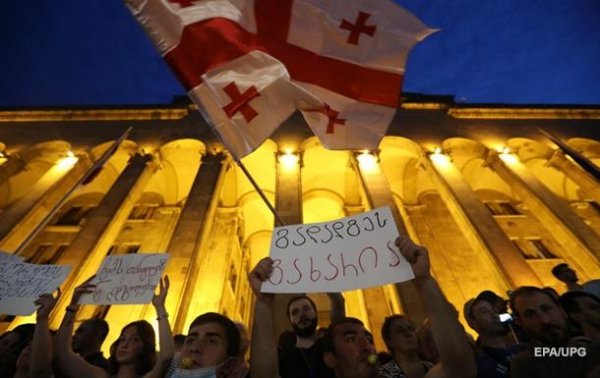 В Тбилиси продолжились протесты