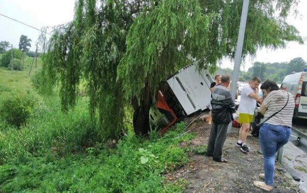 В Винницкой области перевернулся автобус: шесть пострадавших - (видео)