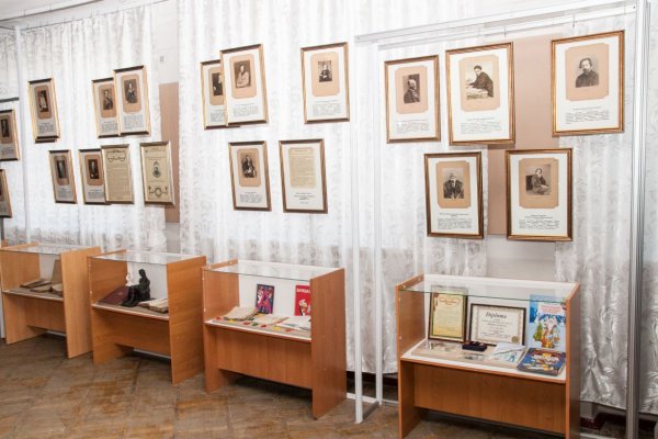 Выставка книг XIX-XX веков открылась в Донецком краеведческом музее к юбилею со дня рождения Пушкина