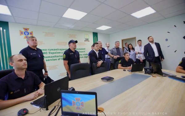 Зеленский и Аваков открыли центр разминирования в Мариуполе