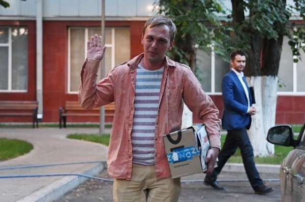 Журналист Голунов вышел на свободу после снятия с него обвинений - «Политика»