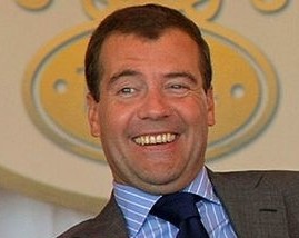 Медведев потребовал разобраться с ростом цен на бензин - «Новости дня»