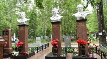 Никто не забыт: в Екатеринбурге обновили памятники криминальным авторитетам - «Спорт»