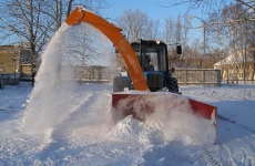 По постановлениям прокурора виновные лица привлечены к административной ответственности за ненадлежащую очистку дорог от снега в зимнее время