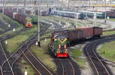 По требованию транспортной прокуратуры две железнодорожные компании привлечены к административной ответственности за нарушения законодательства, регулирующего обращение твердых коммунальных отходов