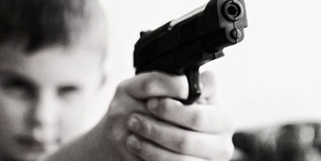 Под Днепром мальчик нашел пистолет и прострелил себе руку - «Мир»