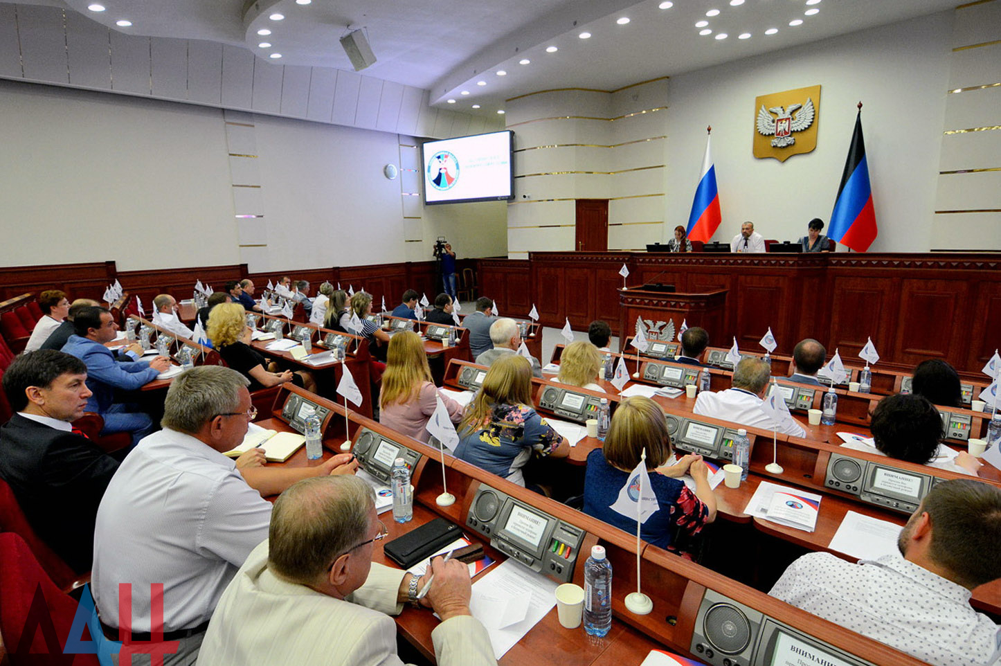 Правительство днр. Правительство Донецкой народной Республики. Аппарат общественной палаты Донецкой народной Республики. Донецк правительство ДНР. Дом правительства ДНР.