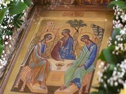 Православные христиане отмечают День Святой Троицы - «Спорт»