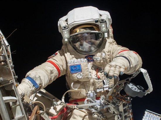 Рыбинский космонавт Алексей Овчинин принес из открытого космоса полотенце