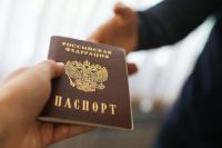 Сколько бывших жителей Крыма попросили гражданство РФ? | Люди | Общество - «Политика»