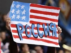 Социологи констатировали резкое снижение числа россиян, считающих врагами США и Украину - «Новости дня»