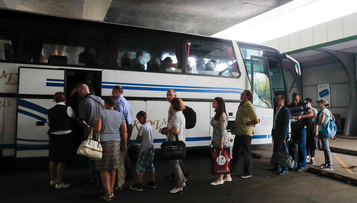 Автовокзал новости. Люди на автовокзале. Автобус Москва Северные ворота. Автостанция Новогиреево. Автовокзал Перово.