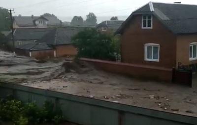 В Тернопольской области паводок затопил село - (видео)