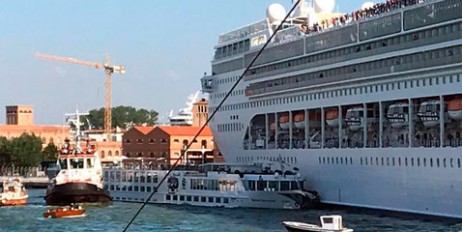 В Венеции круизный лайнер протаранил теплоход с туристами - «Спорт»