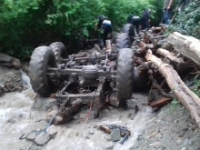 В Закарпатье погибли пять лесорубов: облысевшие леса не могли сдержать селевой поток - «Военное обозрение»