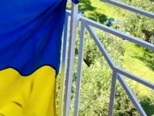«Зачем вешать государственный флаг рядом с мокрыми трусами?» Украинцы обсуждают скандал в греческом отеле - «Военное обозрение»