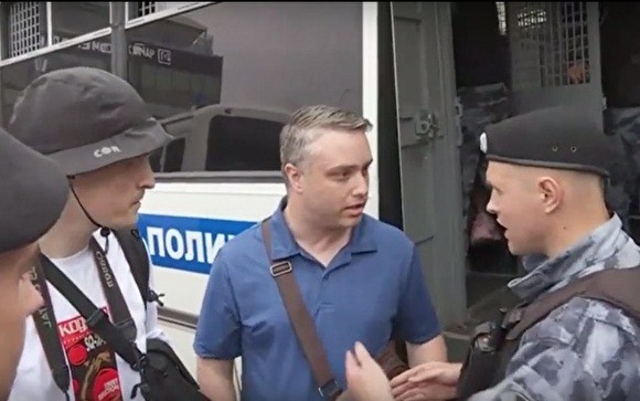 Задержанный в Москве на марше «Я Голунов» гражданин США оказался учителем из Екатеринбур - «Происшествия»