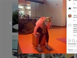Жена Пескова научила россиян снимать стресс стоянием на гвоздях - «Спорт»
