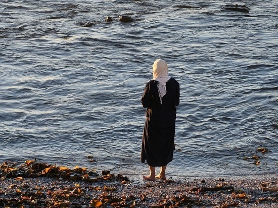 Экс-глава Ингушетии: целомудренной женщине нечего делать на пляже