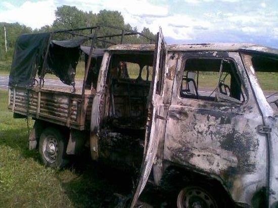 Грузовая "буханка" сгорела на калужской трассе