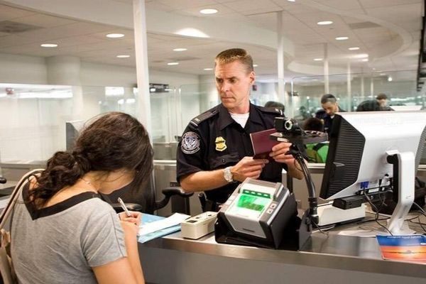 Канада отказалась пускать в страну граждан ЛДНР с российскими паспортами - «Новости Дня»