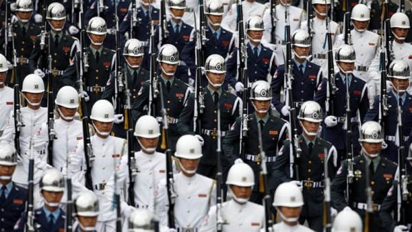 Китай наложит санкции на американских поставщиков оружия Тайваню - «Новости Дня»