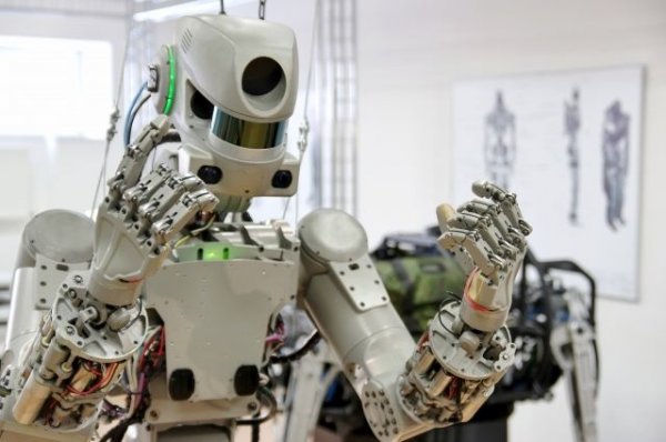 Антропоморфный робот Федор сам попросил сменить ему имя - «Политика»