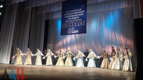 Артисты ансамбля «Донбасс» стали участниками масштабного театрализованного шествия в Керчи