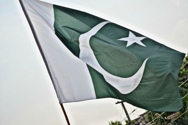 Десять человек погибли при крушении самолета в Пакистане - «Политика»
