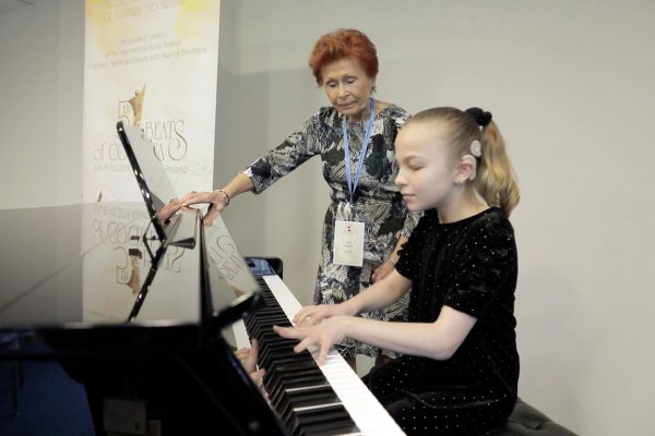 Девочка, родившаяся неслышащей, представила Россию на Международном музыкальном конкурсе - «Экономика»