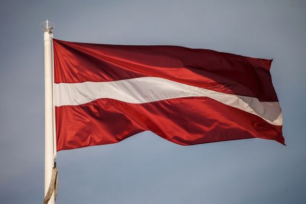 Латвия выразила РФ протест из-за салюта в честь освобождения Риги - «Политика»