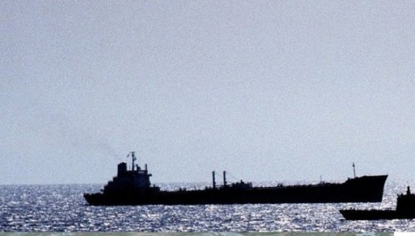 Лондон призвал свои судоходные компании избегать Ормузского пролива - «Новости Дня»