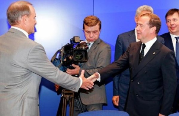 Медведчук и Бойко съездили в Москву на встречу с Медведевым - «Военное обозрение»