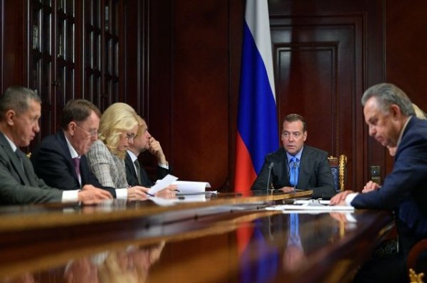 Медведев поручил выяснить, кто разрешил открыть лагерь под Хабаровском - «Политика»