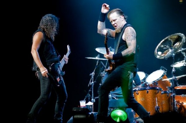 Metallica исполнила песню Виктора Цоя «Группа крови» на концерте в Лужниках - «Происшествия»