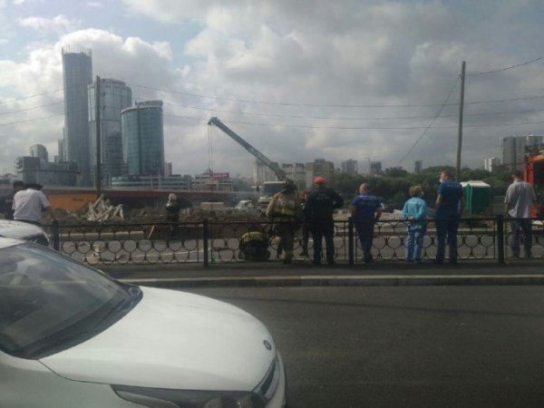 На Макаровском мосту заживо сгорел рабочий крана