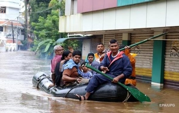 Около 50 человек погибли из-за наводнений в Индии