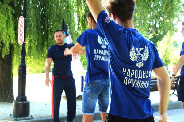 Призер Кубка мира по самбо из РФ провел в Донецке тренировку для народных дружинников ДНР