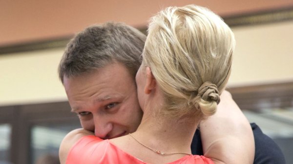 Признания из ОВД: Навальный не собирался на питерский митинг из-за жены - «Общество»
