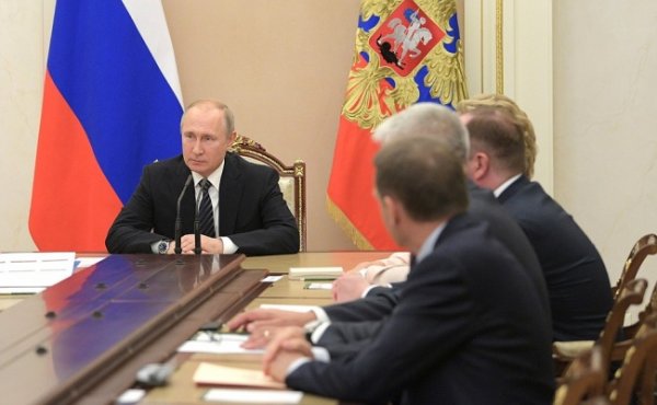 Путин обсудил с Совбезом отношения с Киевом в свете разговора с Зеленским - «Новости Дня»