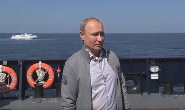 Путин поделился впечатлениями от погружения к месту гибели подлодки Щ-308 - «Новости Дня»