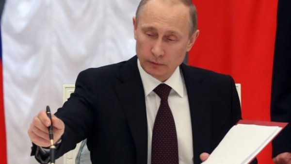 Путин поправил федеральный бюджет 2019 года: профицит сокращён - «Новости Дня»