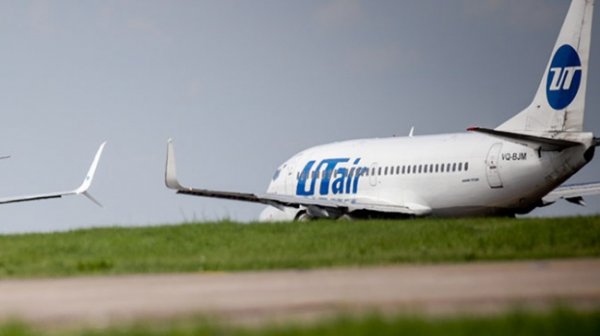 Самолет Utair, подавший сигнал о ЧП, приземлился во Внуково - «Новости Дня»