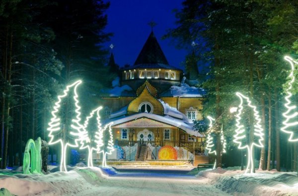 Слухи о закрытии резиденции Деда Мороза в Великом Устюге не подтвердились