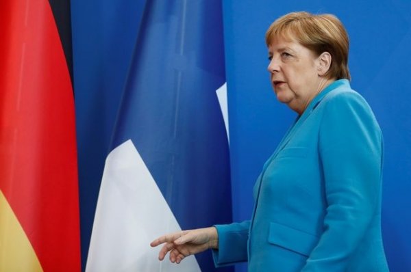 СМИ рассказали, что Меркель шептала во время очередного приступа - «Политика»