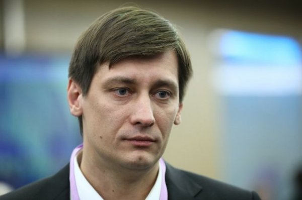 Суд арестовал Гудкова на 30 суток за незаконную акцию у Мосгоризбиркома - «Политика»