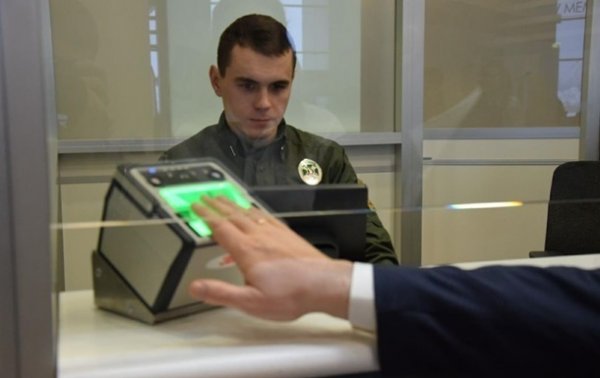 В аэропорту Одессы россиянин пытался "выкупить" товарища у пограничников