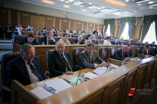 В Екатеринбурге депутатов заставят уважать друг друга